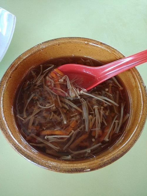 mock shark fins soup. nice!
photo credits to Xueli at Healthy Vegetarian Food Stall in East Singapore