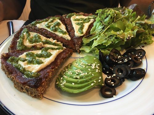 raw pizza at Rawdical Vegan Kitchen in Santiago