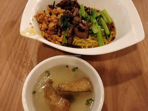 Dried noodles at Maitree Cafe 慈素轩 in Central Singapore