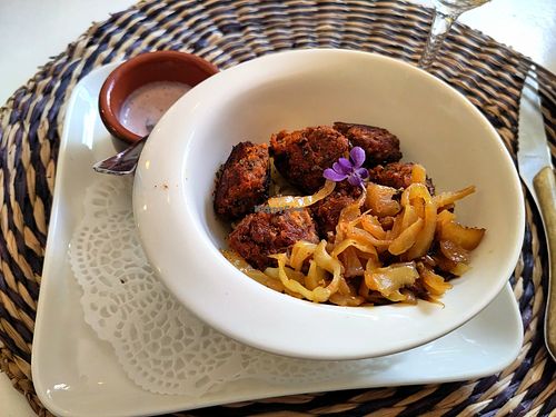 Boulettes and vegetables at Une Cuillère Pour Maman in Bergerac