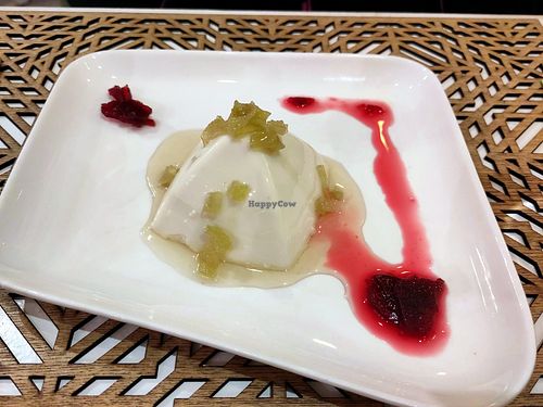 Vegan pannacotta at Une Cuillère Pour Maman in Bergerac