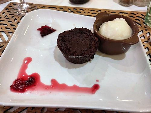Vegan chocolate fondant at Une Cuillère Pour Maman in Bergerac