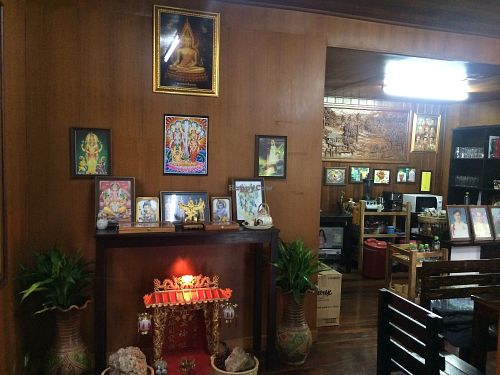 Inside restaurant B at Waengbun Lampang in Lampang
