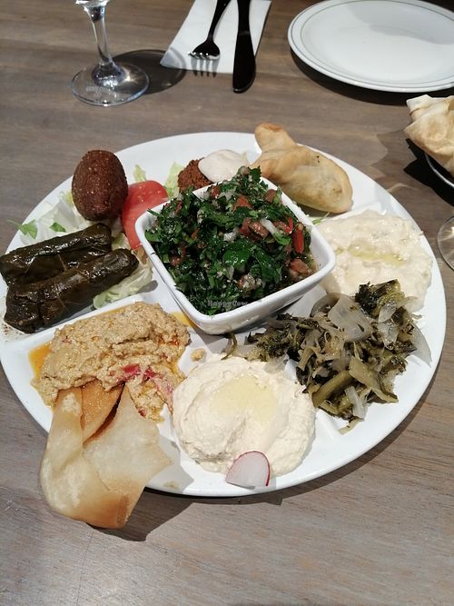 Gemischter veganer Teller für 13,90 Euro at Tabouleh in Dusseldorf