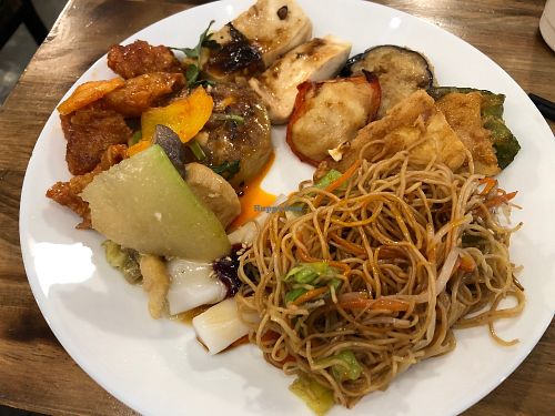 Fried noodles, veggie, stuffed three treasures at Simple me 素來素往 in Kowloon