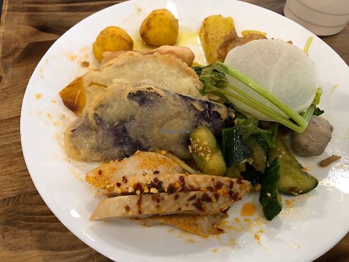 Veg fish balls, stewed radish, spicy veg chicken at Simple me 素來素往 in Kowloon