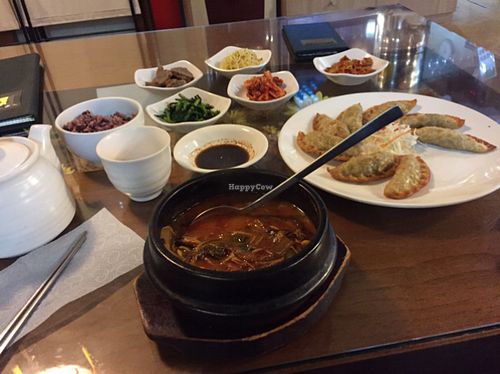 korean hot soup and dumlings, with free tea and side dishes at Oh Se Gae Hyang - 오세계향 in Seoul