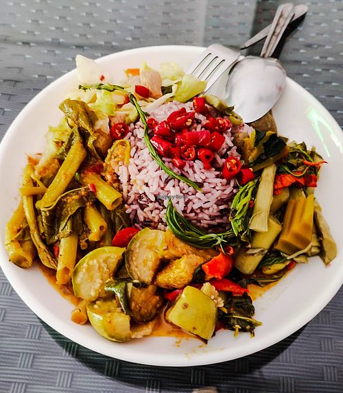 Mixed brown & red rice with 4 sides. B70 ($2 USD) at T&I Tien Sin in Pattaya