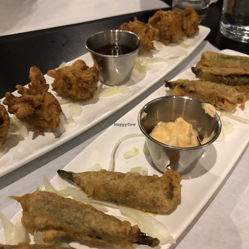 Okra frit et Pakora aux légumes at Zaika in Montreal