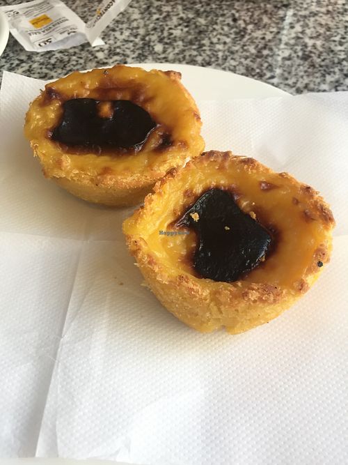 Vegan tarts at Zarzuela in Lisbon
