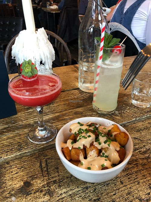 Delicious mocktails and tripple fried chips with chipotle mayo at The Spread Eagle in East London