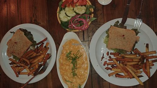 Vegan mac ans cheese and split sandwich at Sundial Cafe in Eugene