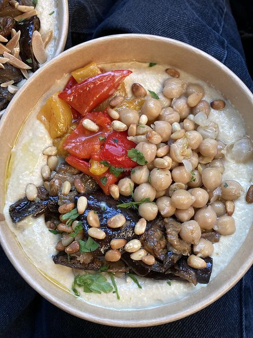 Hummus with bell pepper, cheakpeas and eggplant at Juuls Hummus in Utrecht