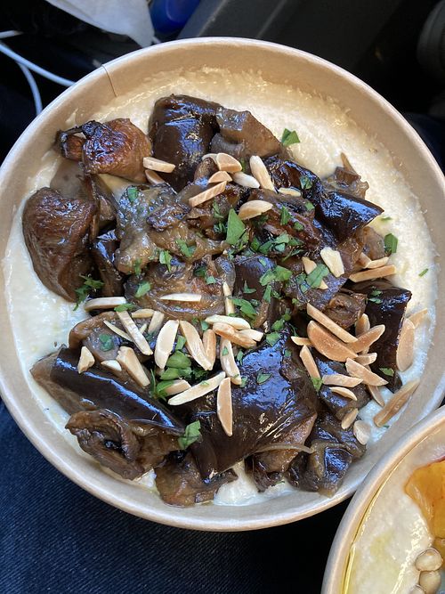 Hummus with muchrooms at Juuls Hummus in Utrecht