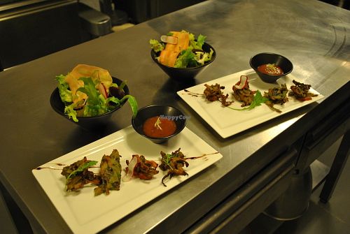 Tempura of vegetables, wih dip sauce bitter-sweet of tomatoes at La Part du Colibri in Crest