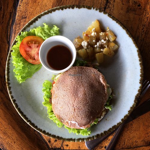 GF Balinese burger at Dragonfly Cafe in Ubud