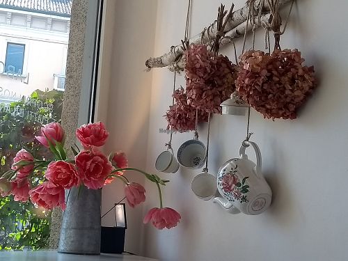 The country-chich interior of Tearose Deli at Tearose Deli in Monza