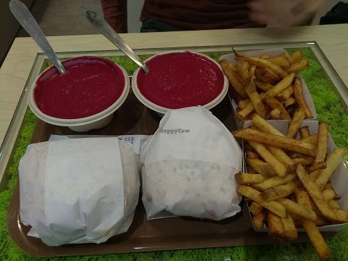 Vegan burgers (made with quinoa patties), french fries and soups of the day (beetroot coconut milk and ginger) at Restaurant VF in Nantes