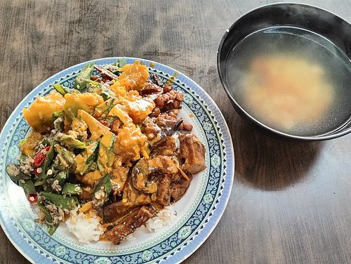 Economic rice with lady finger, pumpkin, tau kwa + soup at Yuan Yuan 圓緣素食 - Chinatown in Central Singapore