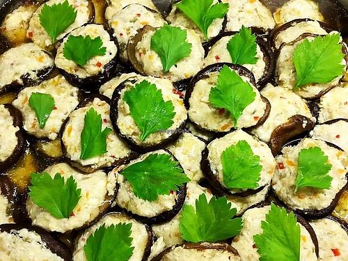 圆缘自制冬菇酿豆腐！只有这里有😋😋
Shiitake Mushroom Tofu. Only at YY, don’t miss it. 😝 at Yuan Yuan 圓緣素食 - Chinatown in Central Singapore