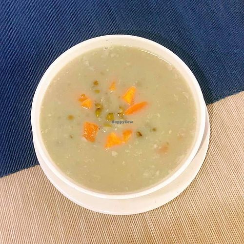 当绿豆遇上椰子番薯，娘惹椰香绿豆汤😋
Green Bean Dessert with Coconut Santan and Sweet Potato, Nyonya Style. Must try 😋 at Yuan Yuan 圓緣素食 - Chinatown in Central Singapore