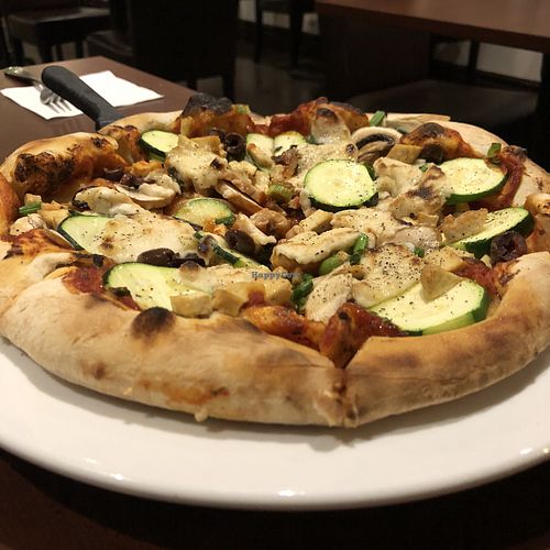 Pizza Des Sables avec fromage végé at Vegan Rapide - Le Misanthrope in Montreal