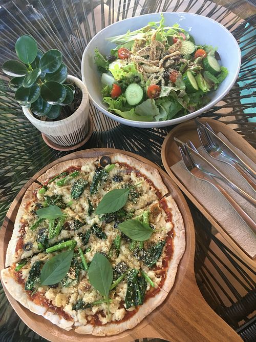 Vegan pizza and fig salad at Fig Cafe in Koh Chang
