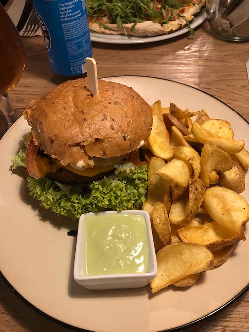 Waikiki Burger with beyond meat burger patty 😋 at Froindlichst - Daimlerstr in Hamburg