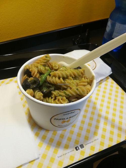 Pasta with zucchini and peas at Pasta à Gogo in Milan