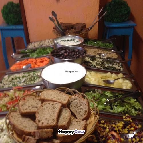 salad bar offerings at L'Indret in Alicante