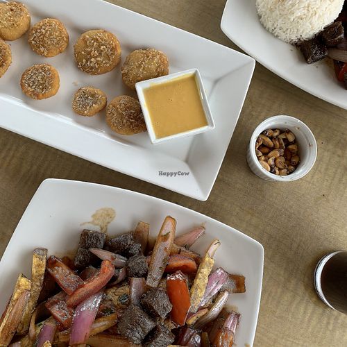 Nuggets, tacu tacu at Vegano Peruano in Paracas