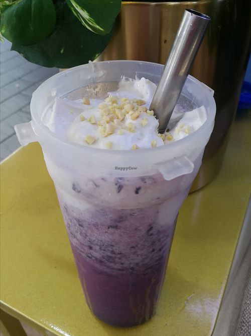 grape tea with nut cream at NUTTEA 堅果奶茶 in Taipei