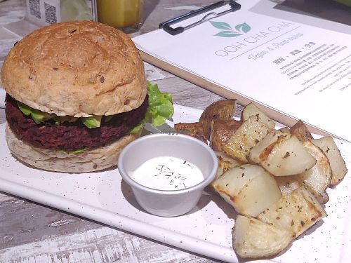 Spicy mango burger at Ooh Cha Cha - Banqiao in Taipei