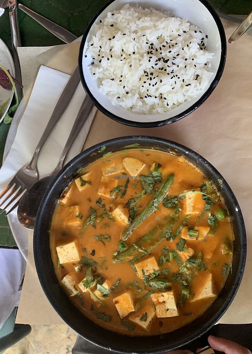 Kaeng phet red curry stew with tofu at Eazy Cafe in Tel Aviv