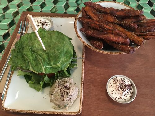 Hamburger and sweet potato chips at Juicy in Lisbon