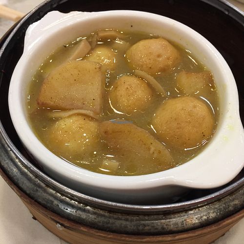 Mixed mushroom and mock fish balls curry at Three Virtues 三德食品 - Jordan in Kowloon