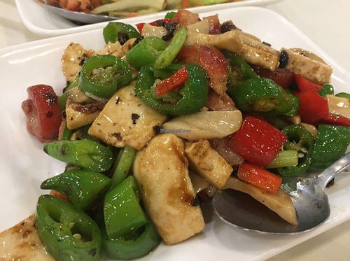 Tofu and Capsicum in black bean sauce at Three Virtues 三德食品 - Jordan in Kowloon