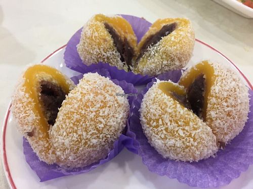 dessert! Sweet dumplings with red bean paste at Three Virtues 三德食品 - Jordan in Kowloon