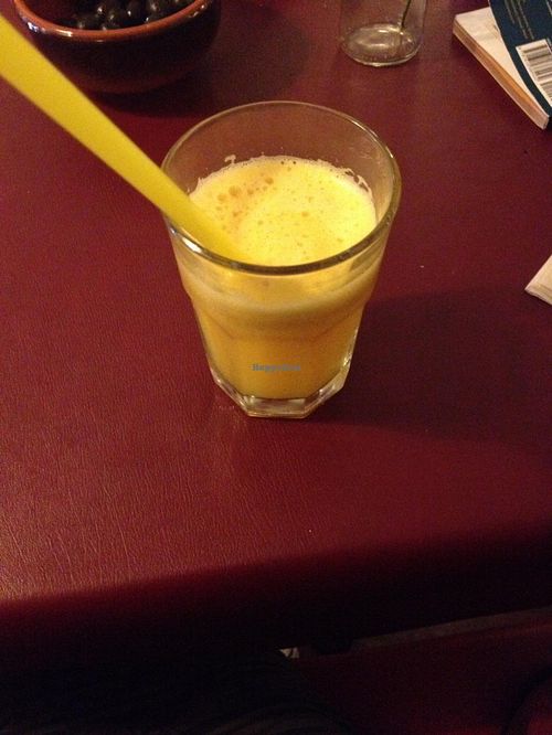 Freshly squeezed Apple and orange juice at Biocenter - Pintor Fortuny in Barcelona