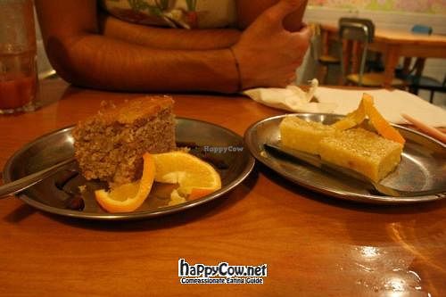 Orange cake and lemon bar at Juicy Jones - Cardenal in Barcelona