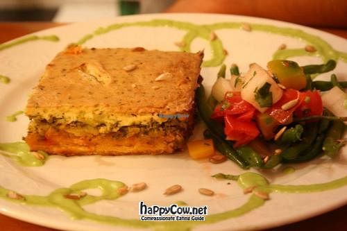 Quiche and salad at Juicy Jones - Cardenal in Barcelona