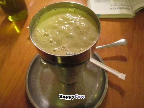 Sweet Kryptonite shake (avocado and pistachio) at Juicy Jones - Cardenal in Barcelona