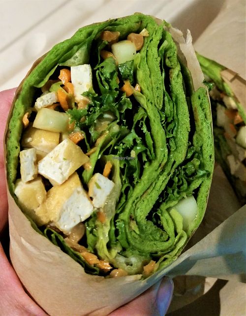 Thai Spinach Wrap with tofu at Juice Dive in San Pedro