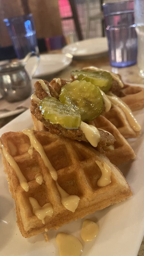 Nashville Chick’n and Waffles House #Veganuary at MeeT in Yaletown in Vancouver