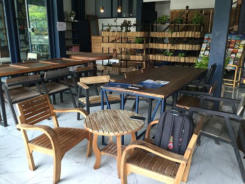 indoor seating  at Sri Chiang Yeun House in Chiang Mai