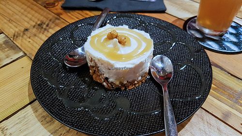 Cheesecake with walnuts at L'Embargo in Toulouse