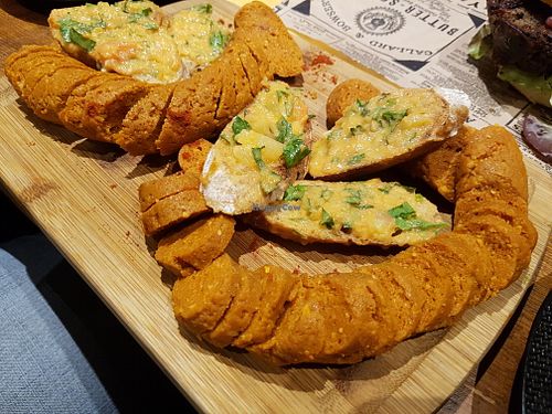 Chorizo with pan con tomate at L'Embargo in Toulouse