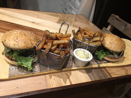 Burgers  at L'Embargo in Toulouse
