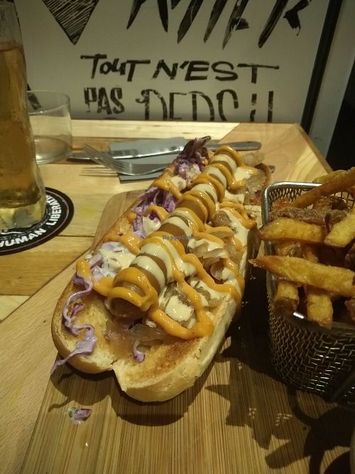 Vegan hotdog 9,5euros at L'Embargo in Toulouse
