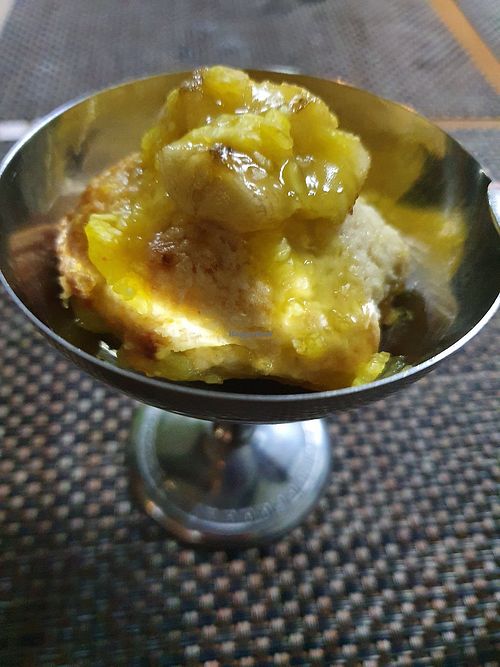 The amazing dessert, a pastry/dumpling with apple and bananas on it at Veganation in Antwerpen